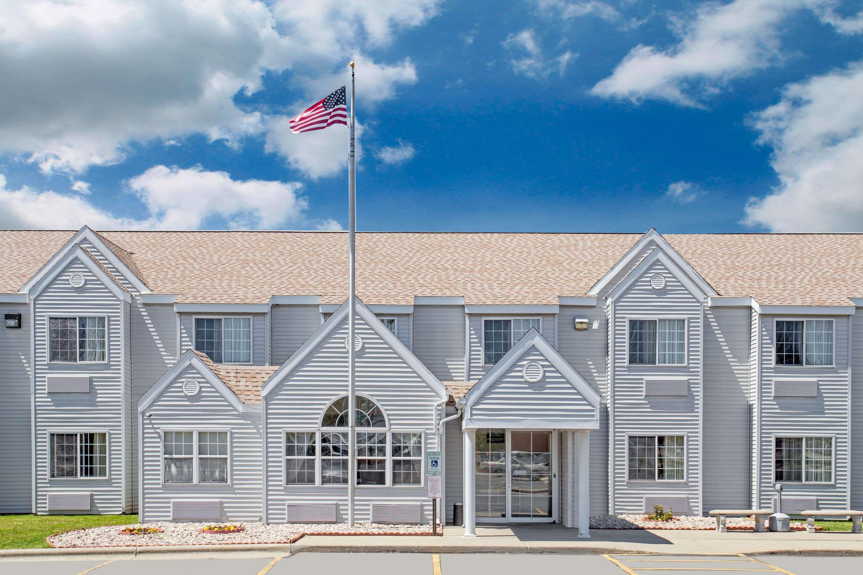 Microtel Inn By Wyndham Janesville Exterior foto