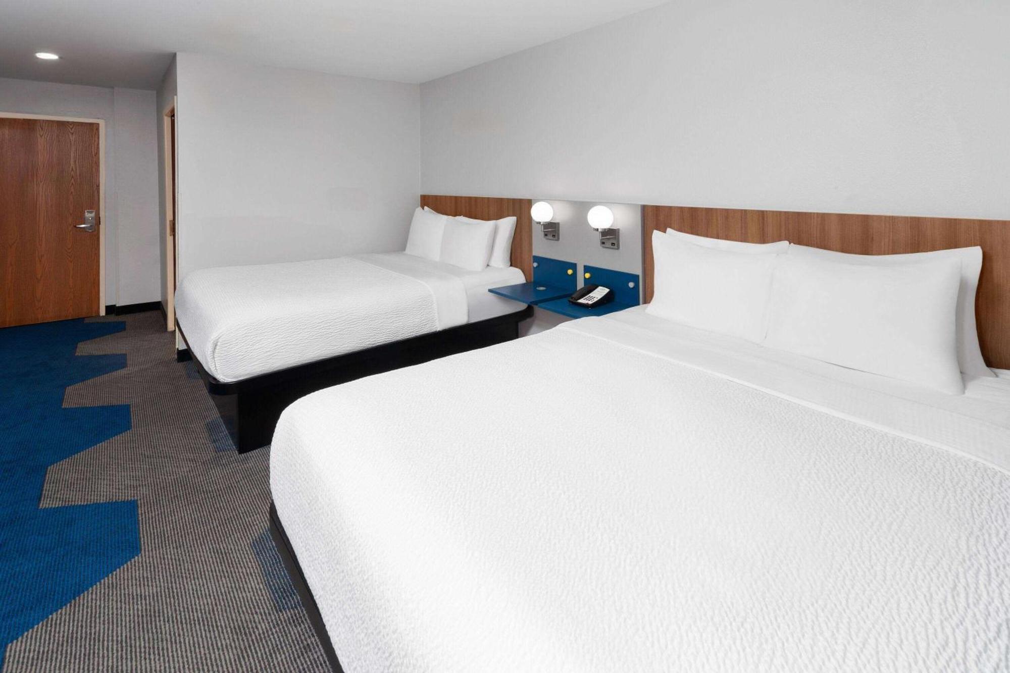 Microtel Inn By Wyndham Janesville Exterior foto