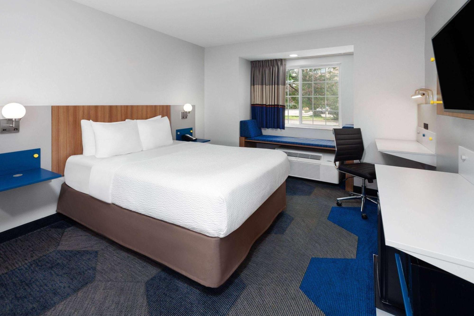 Microtel Inn By Wyndham Janesville Exterior foto