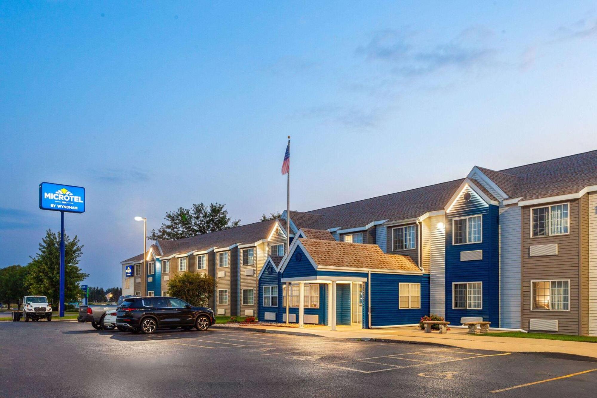 Microtel Inn By Wyndham Janesville Exterior foto
